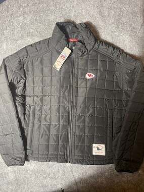 Mitchell & Ness Women's NFL Kansas City Chiefs Grid Quilted Puffer Jacket